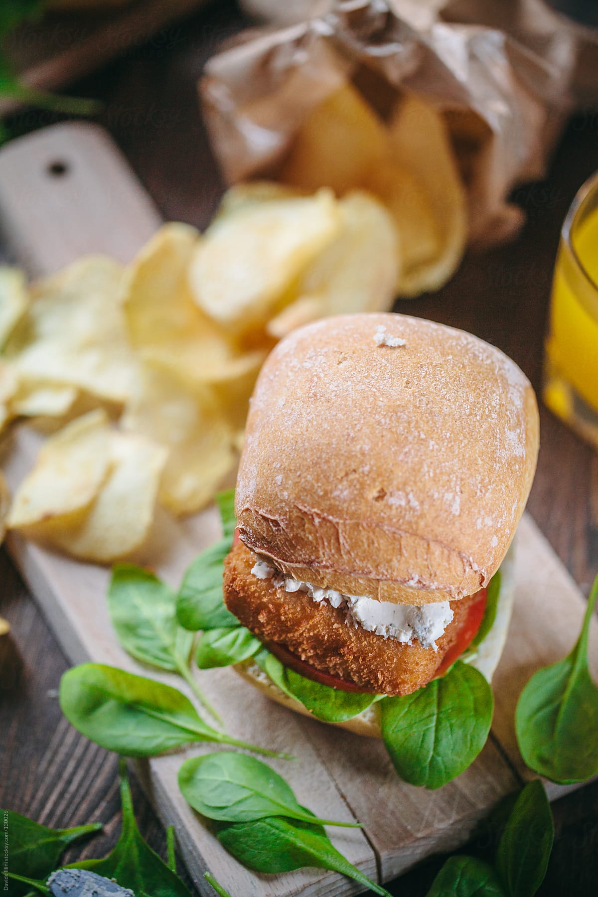 Fish burger with chips