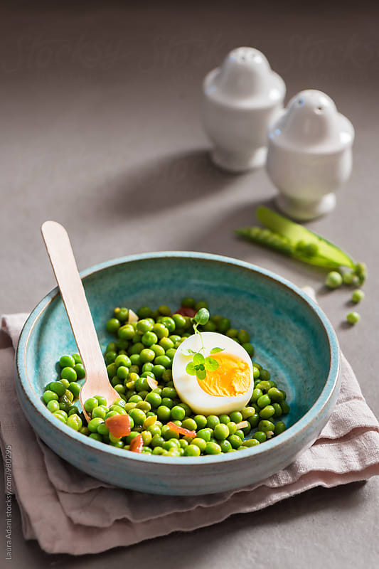 Stewed peas and boiled egg in a light blue bowl