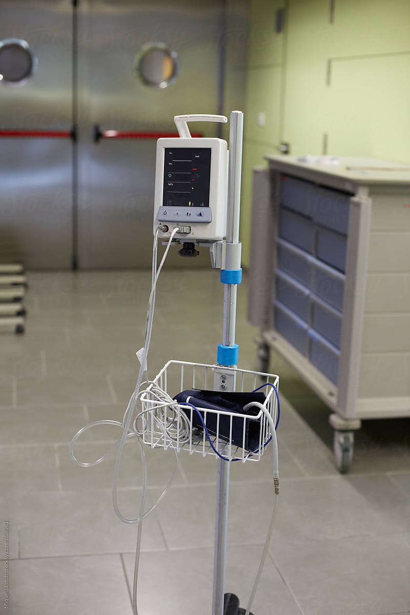 Electronic device for medical mesure in a hospital hall