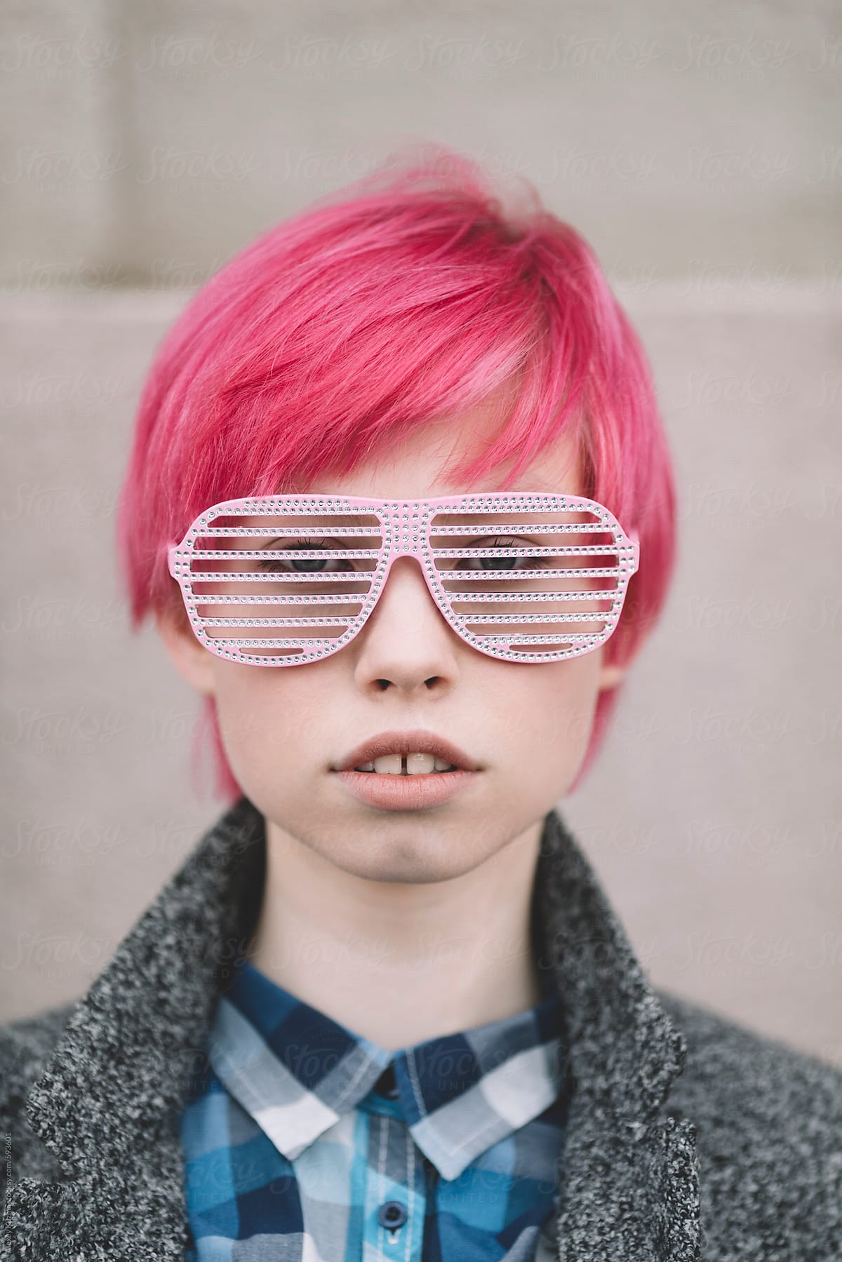 «portrait Of The Girl With Pink Hair And Party Glasses Del