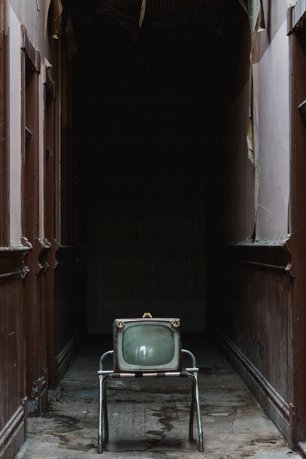 vintage tv abandoned in hallway of old building