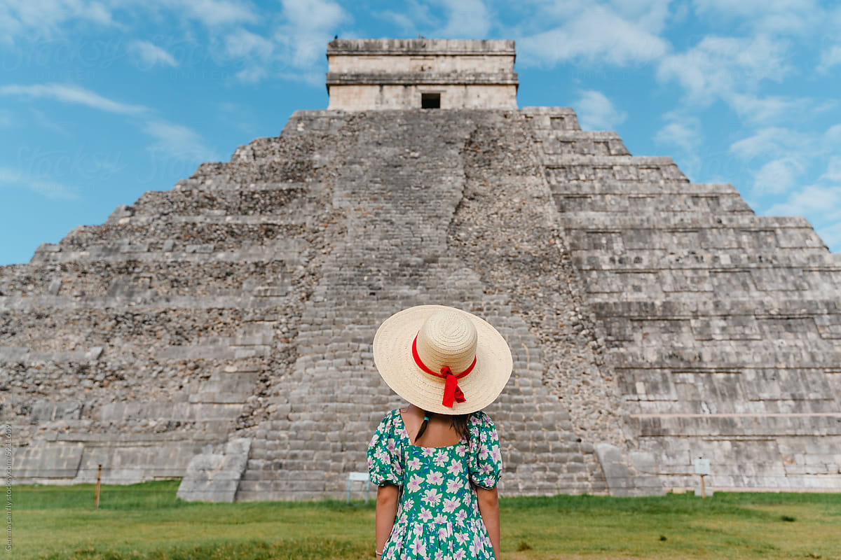 Travel with kids. Little girl in Chichen Itzá, Mexico