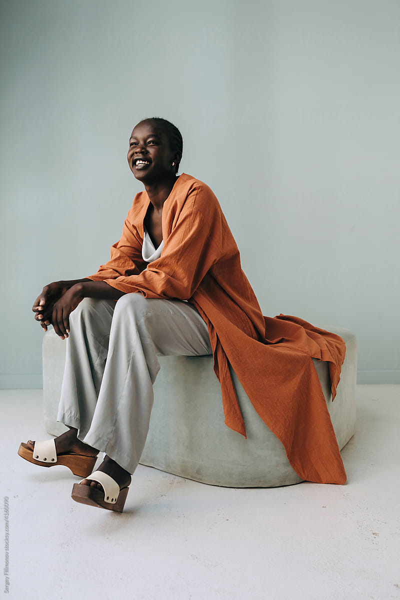 Content black woman portrait - Sustainable fashion