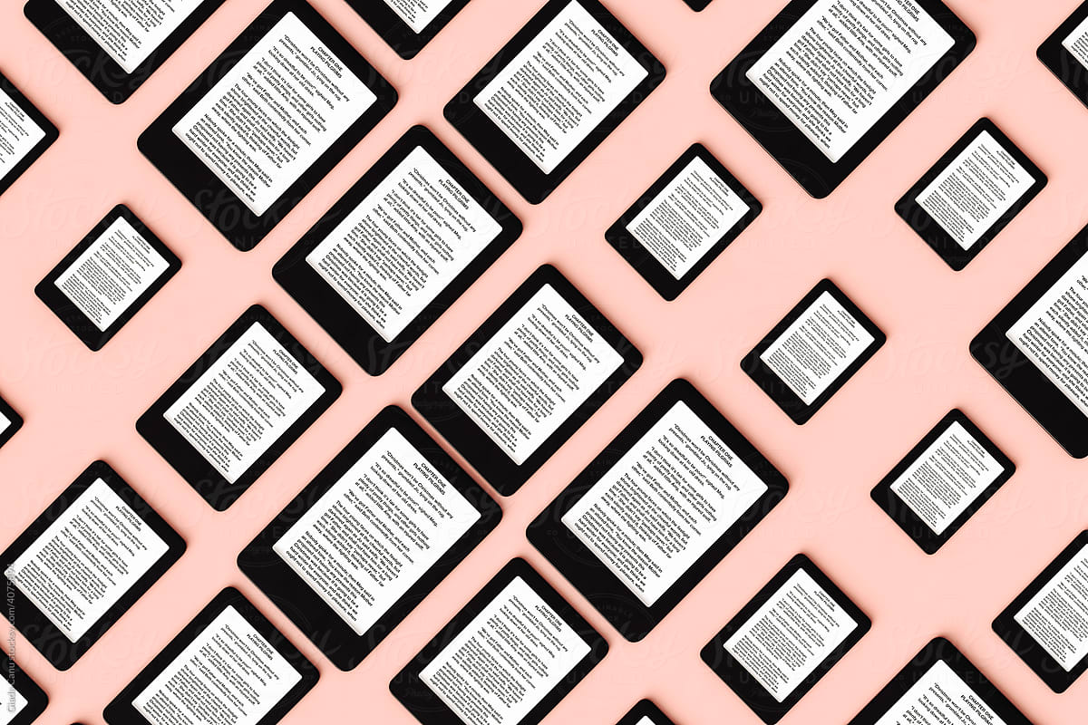 E-book Reader in different sizes on pink background