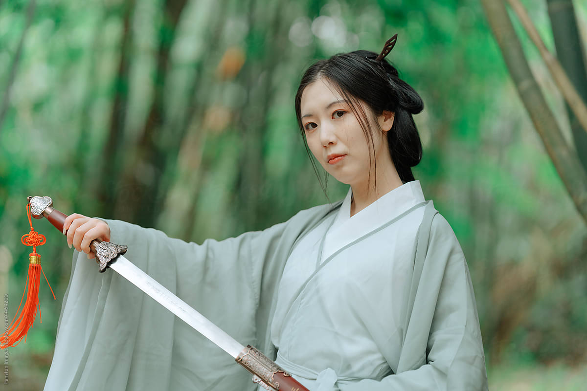 Portrait of Asian woman in traditional Chinese Hanfu