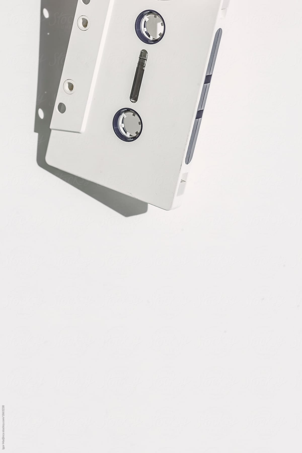 audio,tape,music,song,sound,minimal,format,information,white,party,pause,play