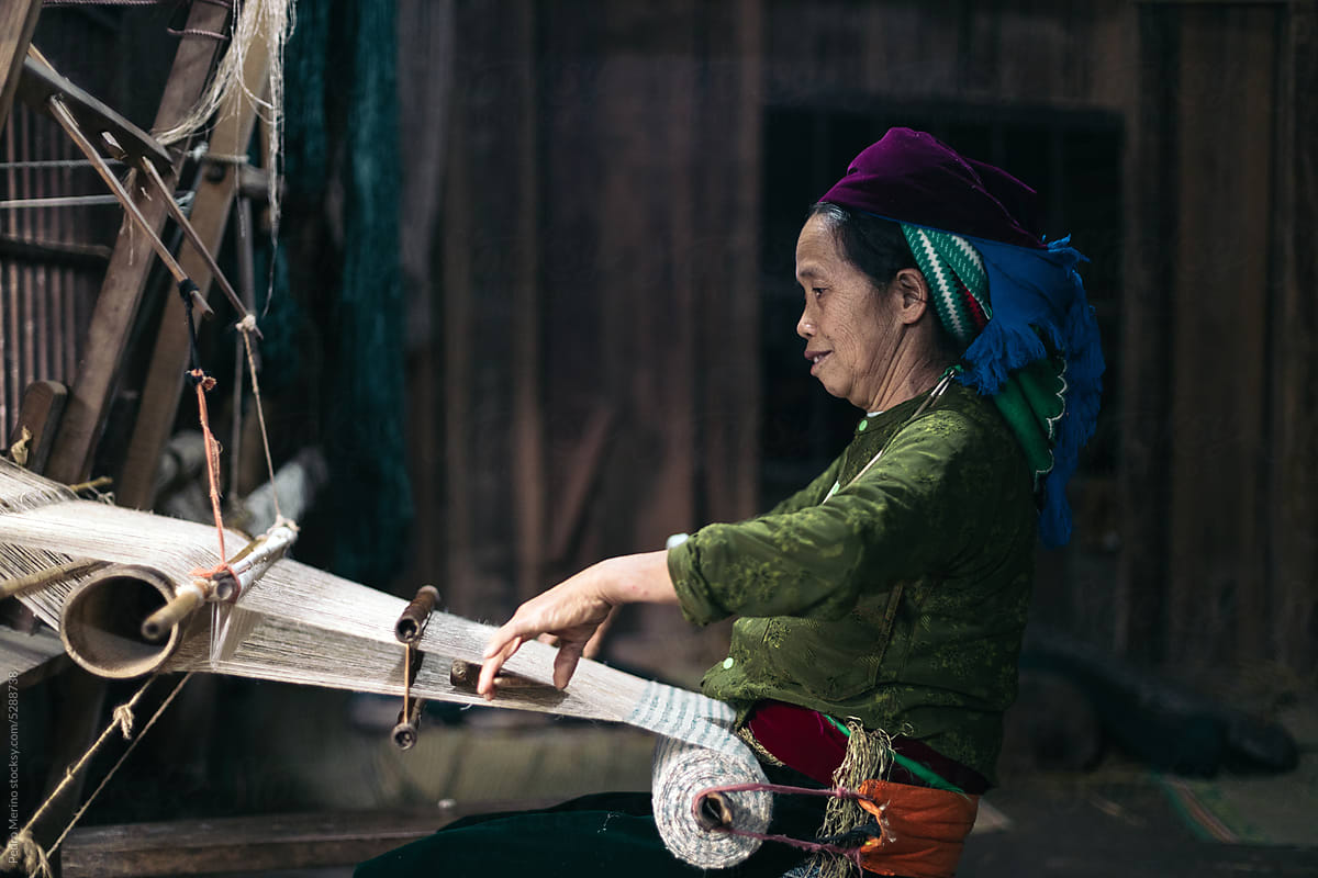 Local people: Hmong weaver working with hemp