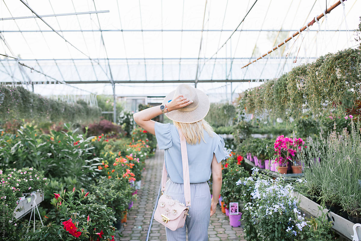 Fashion blogger walking in a small botanical garden