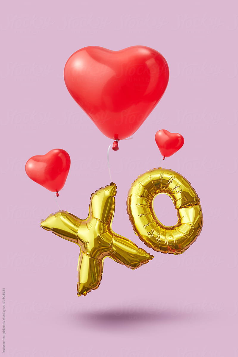 Red heart and golden XO inscription balloons.