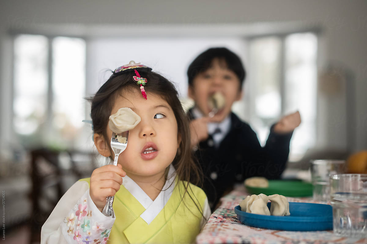 Kids eating dumplings on lunar new year