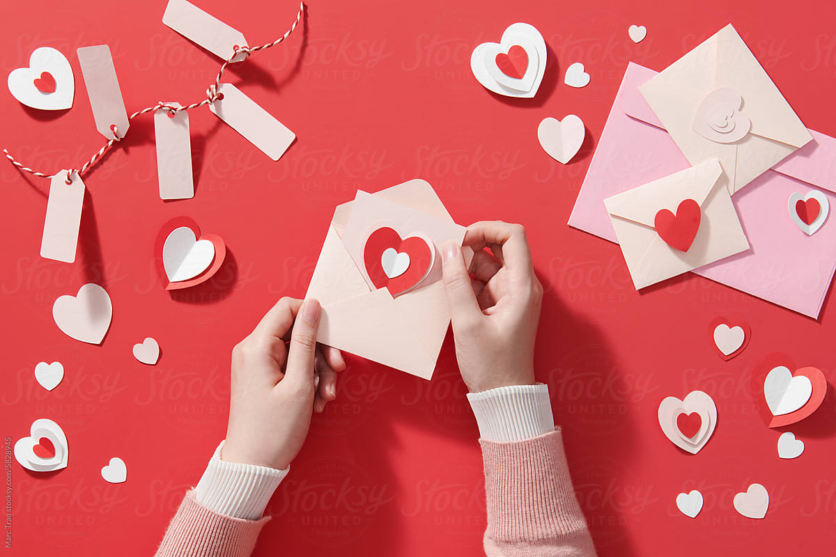 Instructions for making cards for Valentine\'s Day.