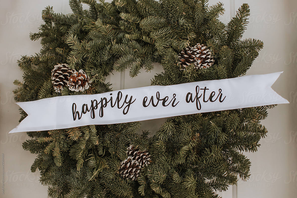 Holiday Wreath with Cute \'Happily Ever After\' Sign