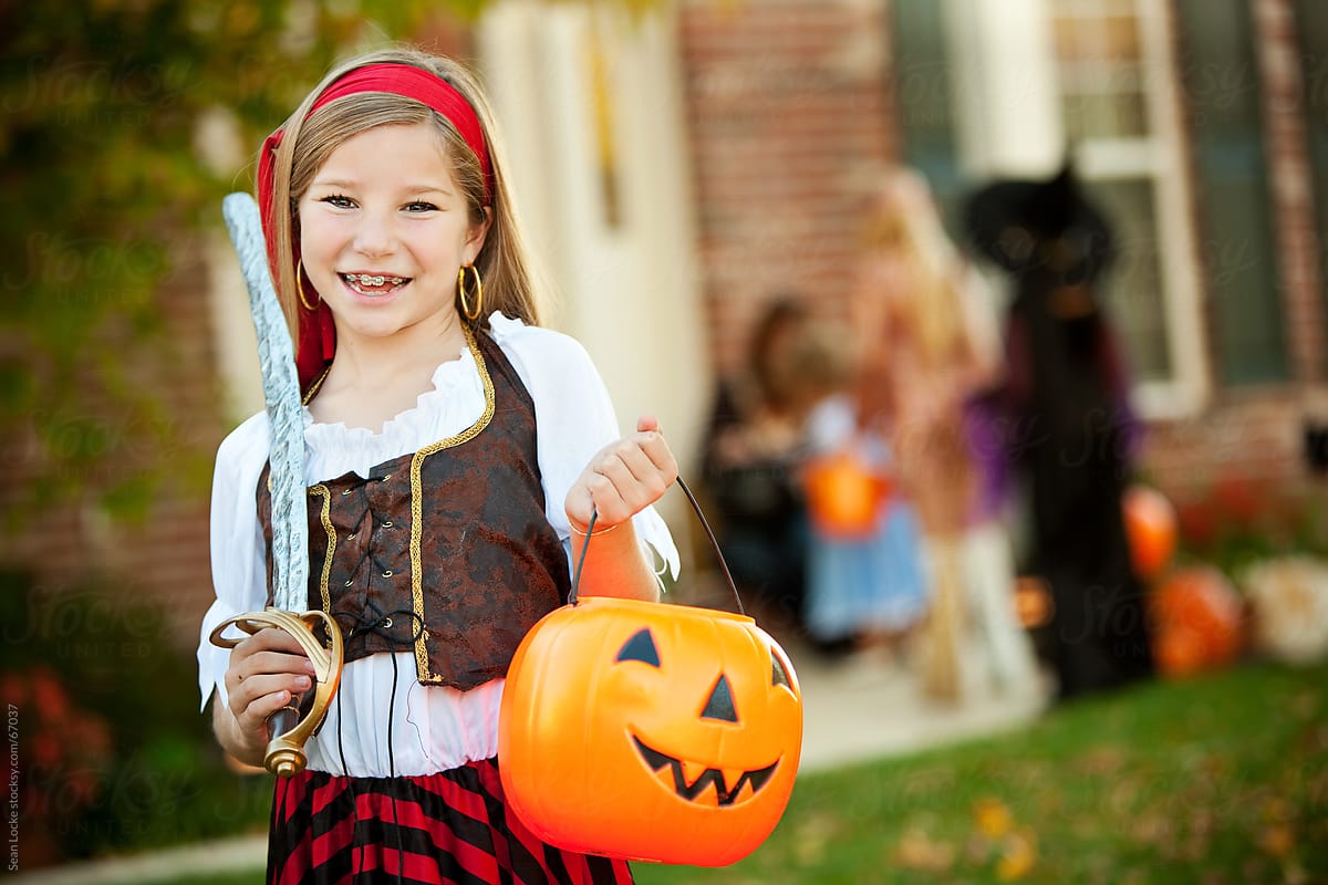 Halloween: Laughing Pirate Girl on Halloween Night