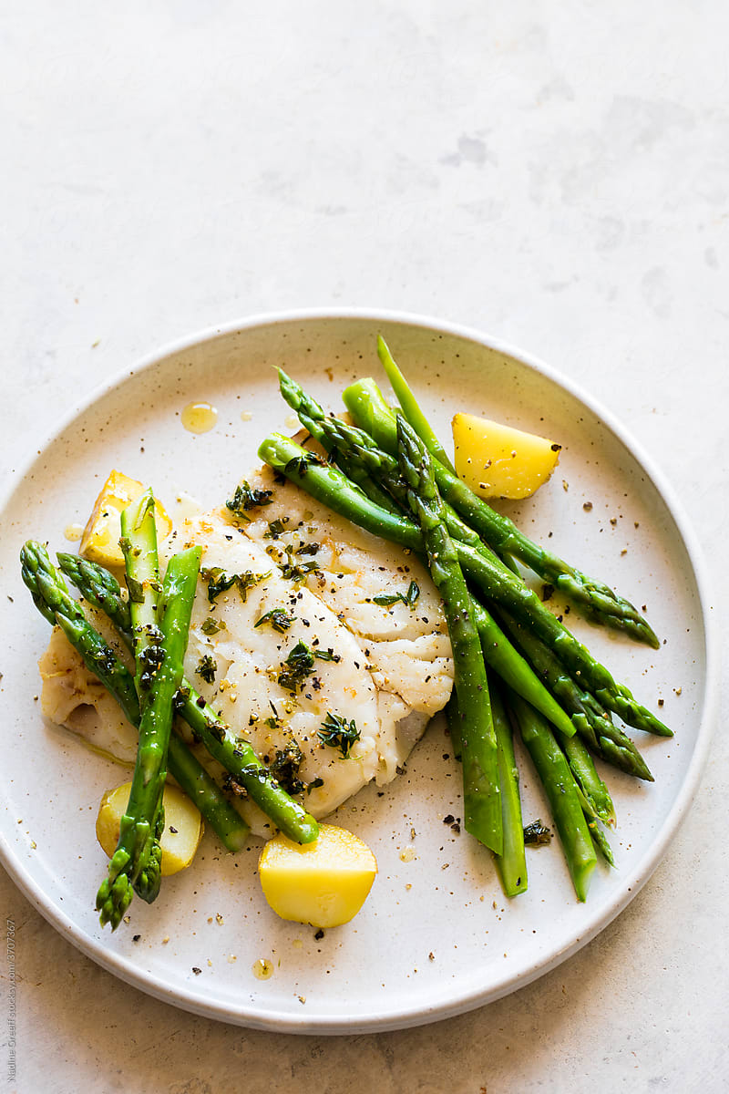 Fish with asparagus and potato