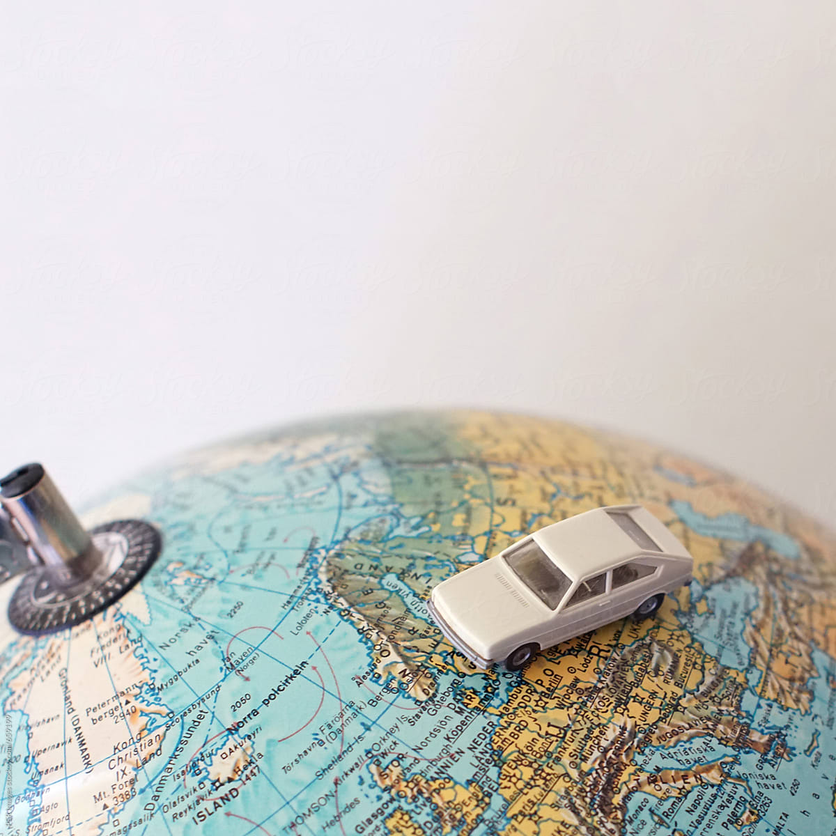 Globe world: Driving on world globe map