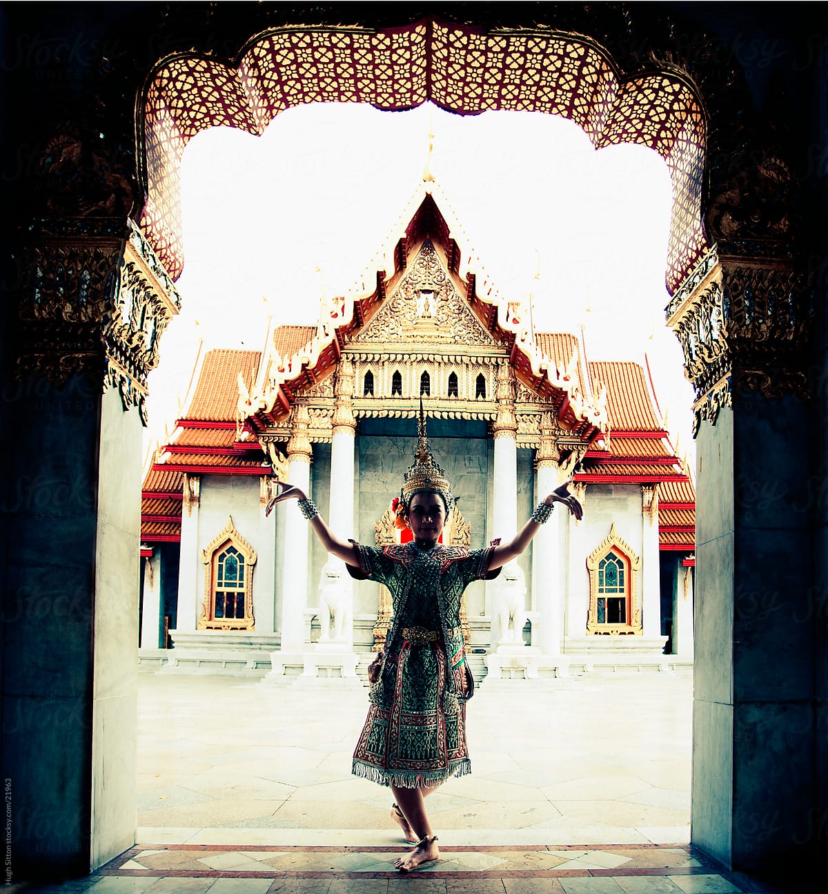 Traditional Thai Dancer. Wat Benchamabophit (The Marble Temple)