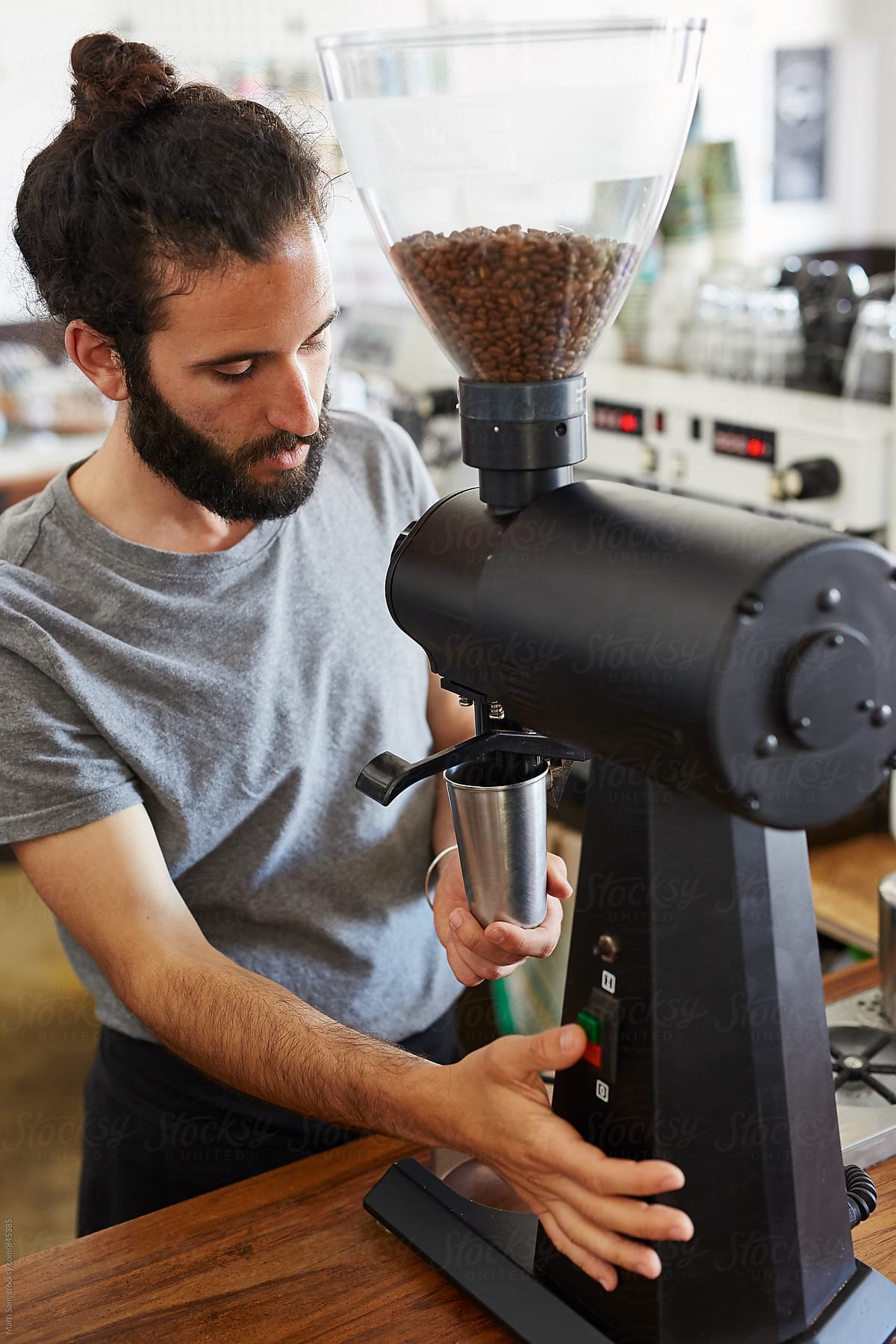 Coffee grinding machine