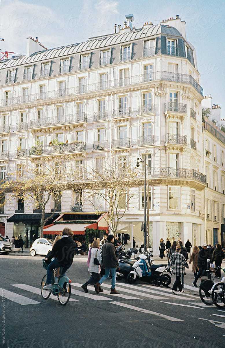 Parisian street scene