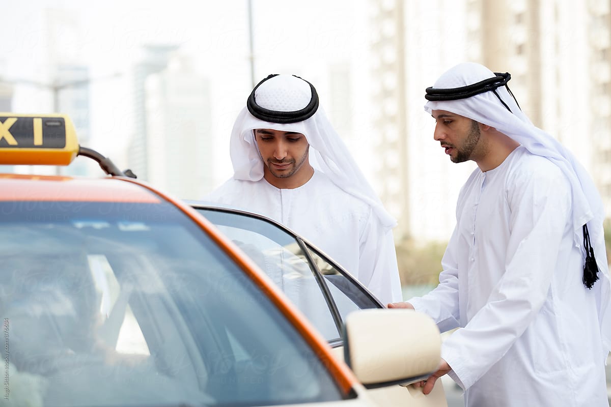Traditional dressed Arab businessmen. Dubai. U.A.E