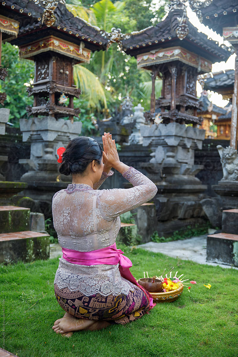 Hinduism - woman praying wearing traditional clothing