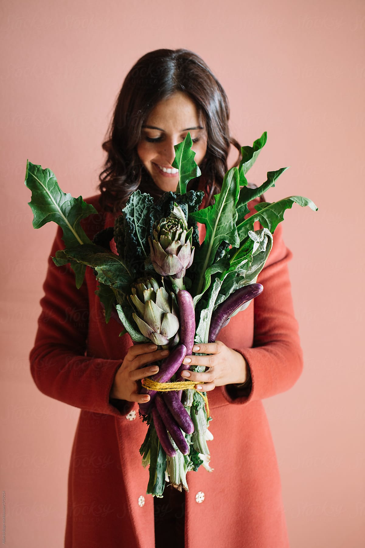 Cheerful model with vegetable bouquet