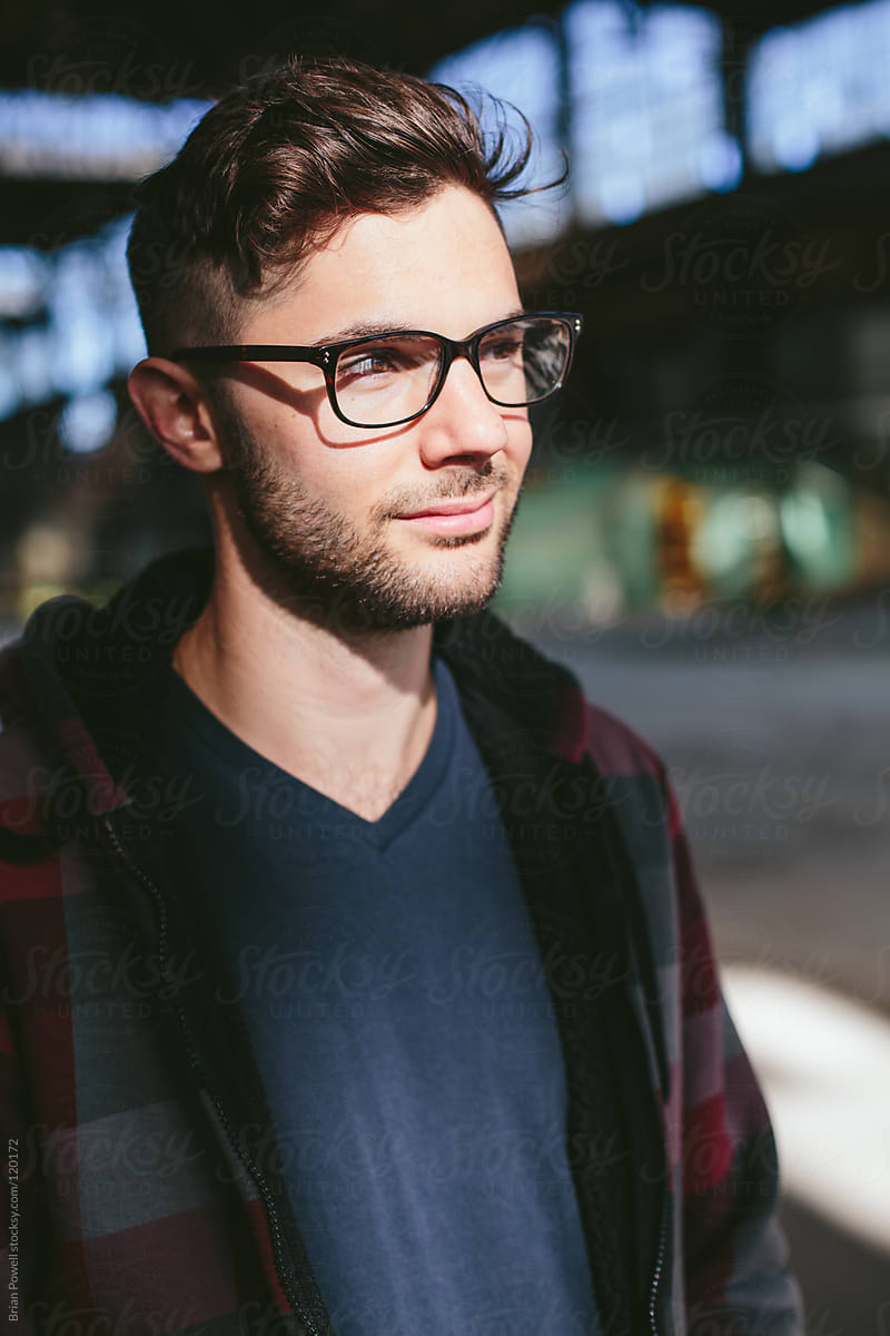 «Cool Guy With Glasses» del colaborador de Stocksy «Brian Powell» - Stocksy