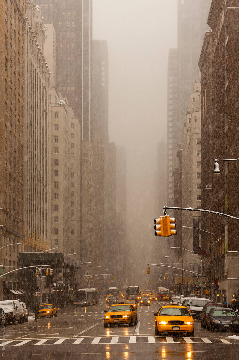 Snowy avenue in New York