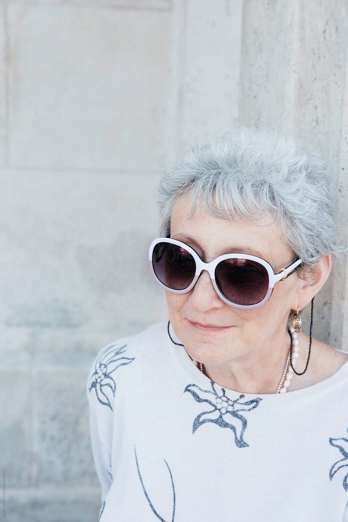 Portrait Of An Elder Woman Wearing Sunglasses Del Colaborador De Stocksy Beatrix Boros Stocksy 8629