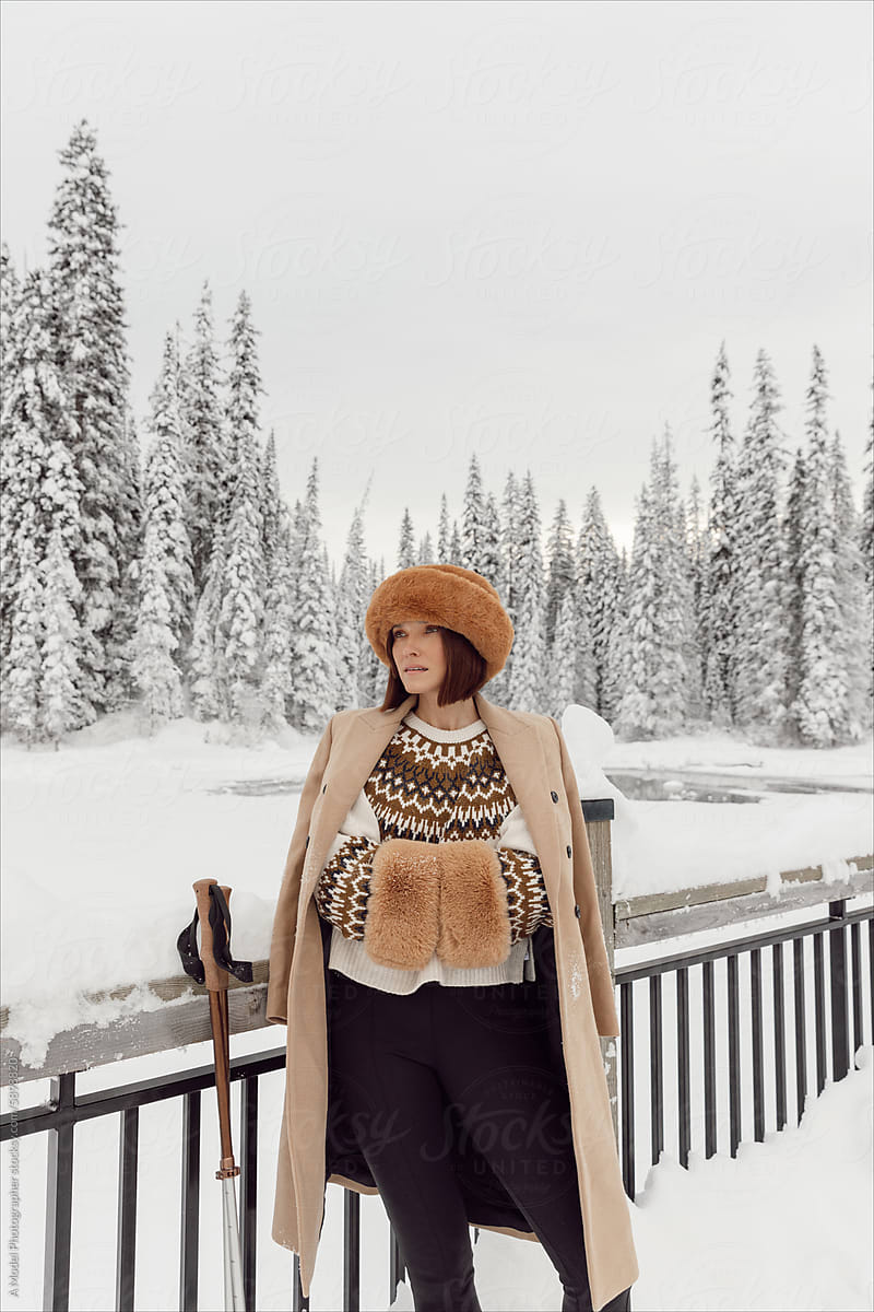 Photos of a fashionable winter outfit with an incredible landscape
