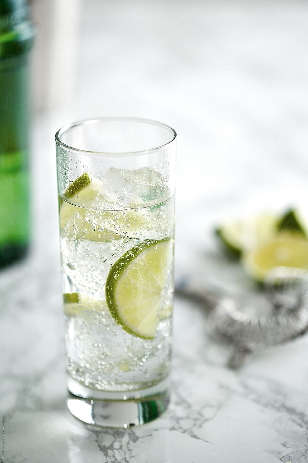 Gin and tonic cocktail with lime