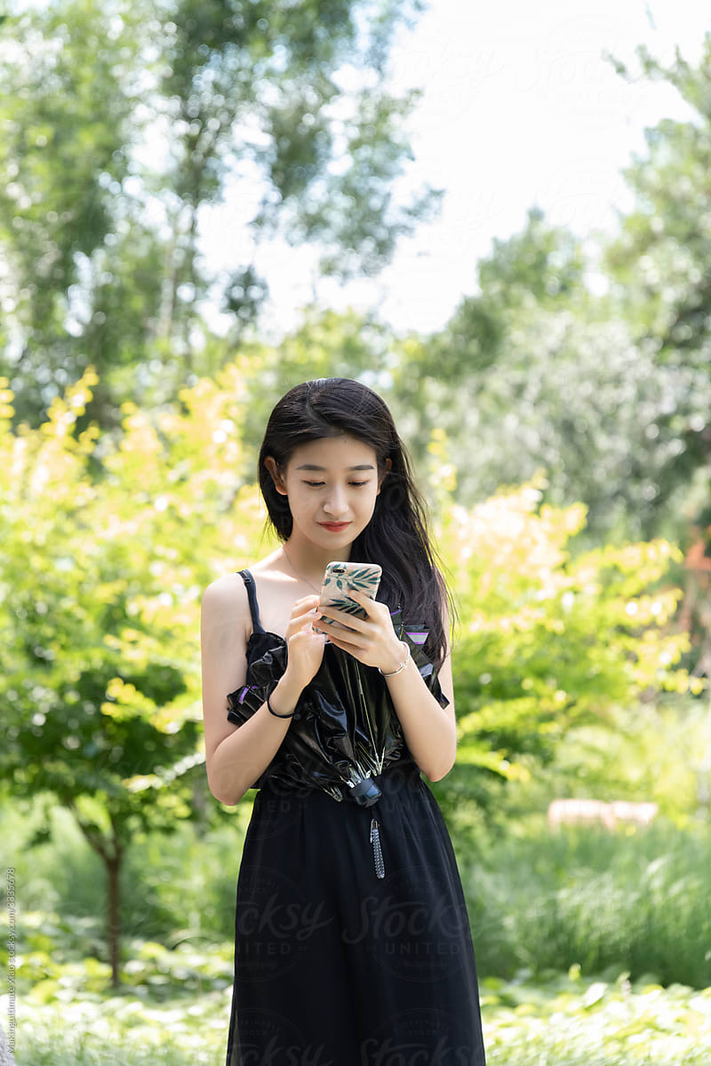 A Chinese beauty is using her mobile phone