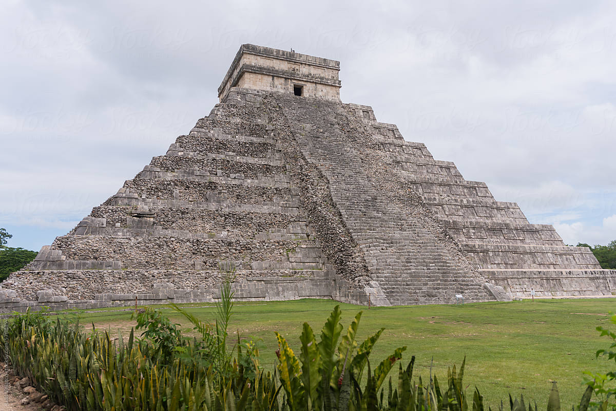 Mayan Pyramid In Chichen Itza\
Mexico.