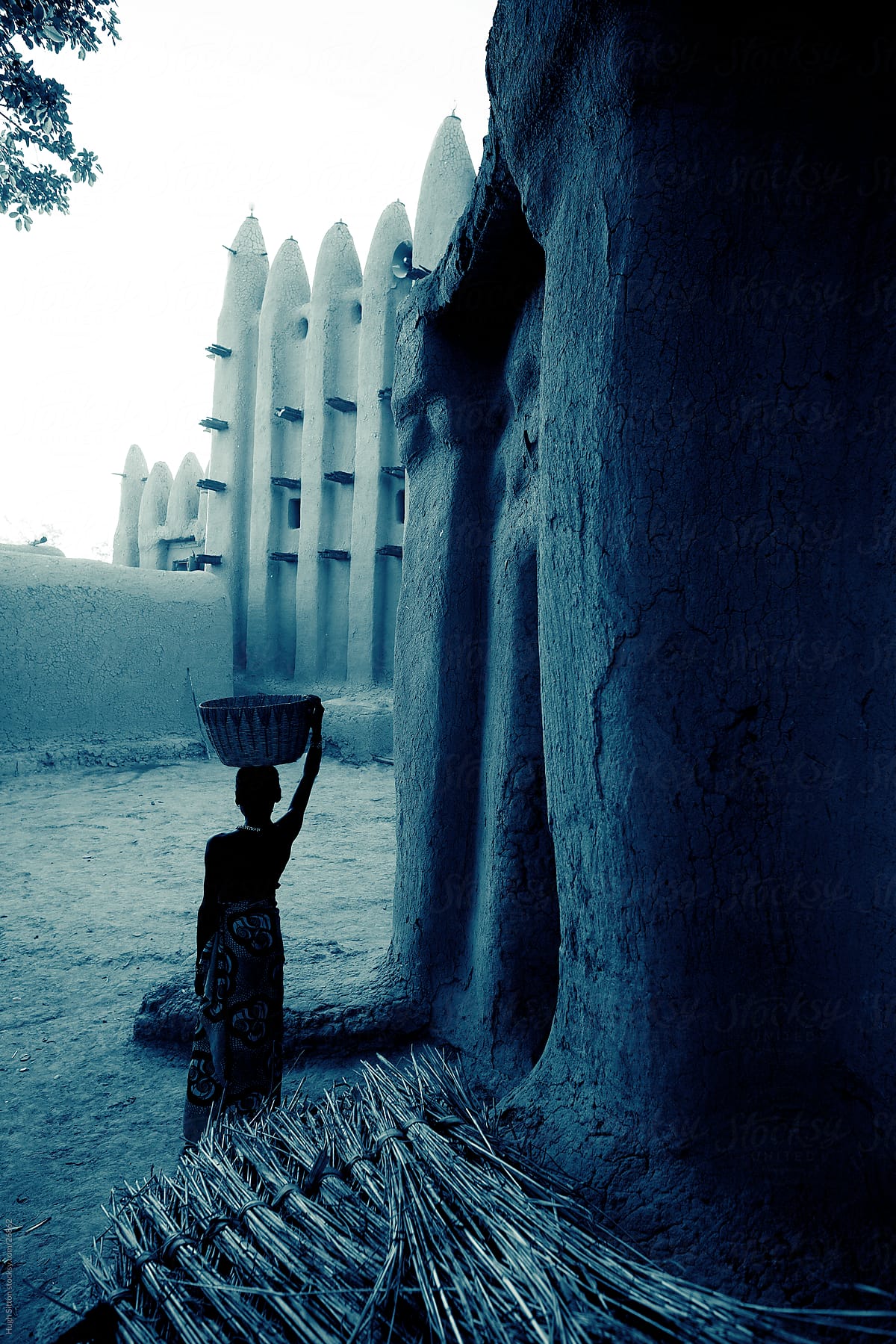 Young girl infront of Sirimou Mosque. Mali