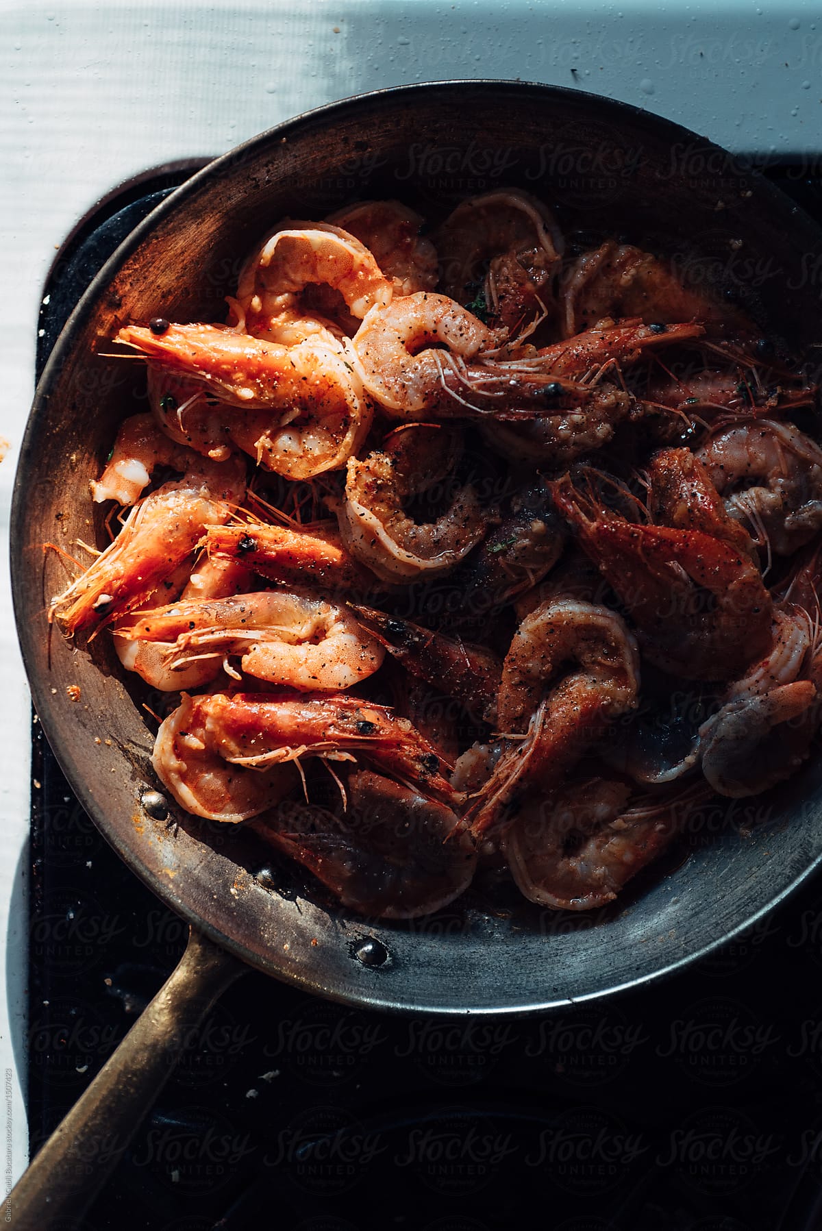 Head on shrimp in a pan