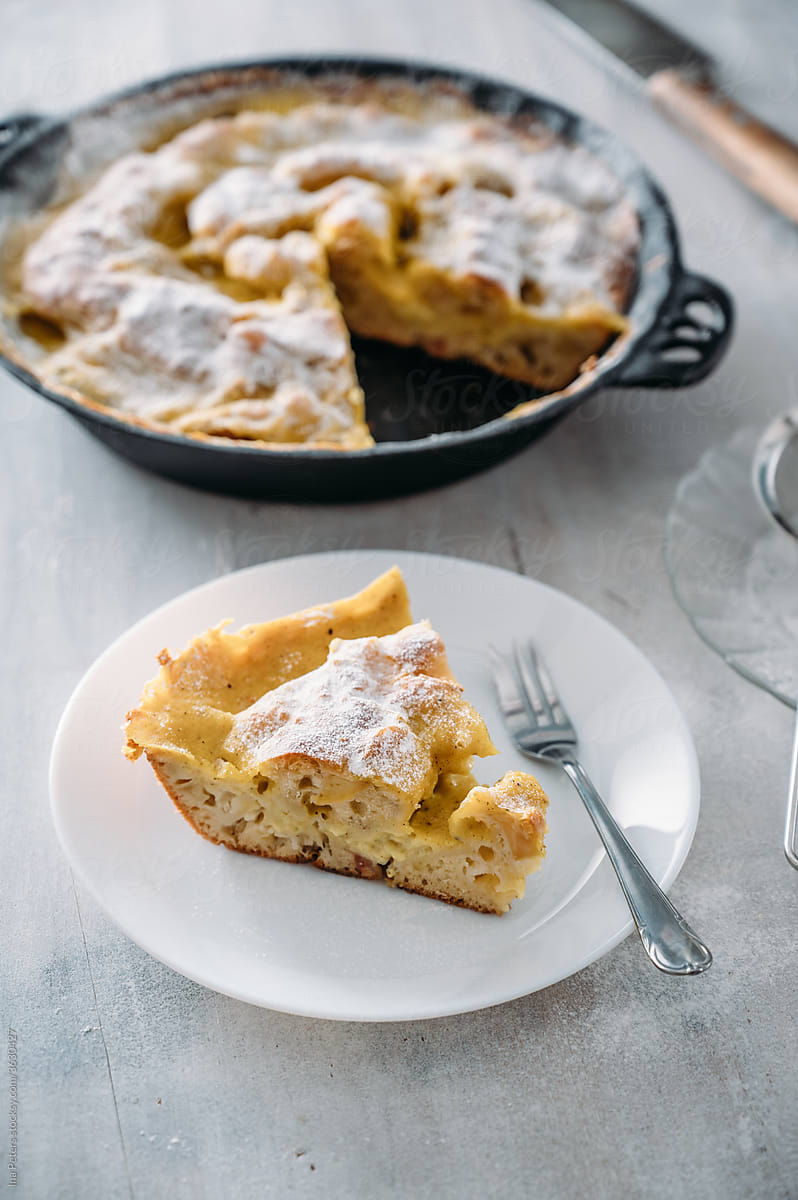 Food: Apple pie with custard topping