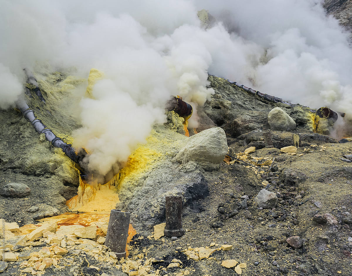 Sulfur field with steam eruption