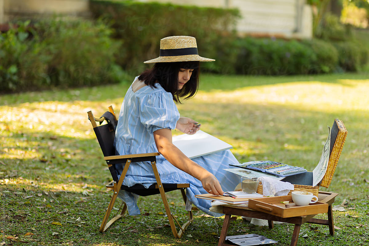 Woman artist in park with painting wooden box set
