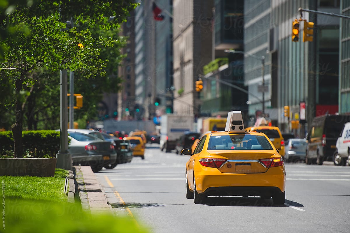 Yellow taxi moving through Park Avenue (Manhattan)