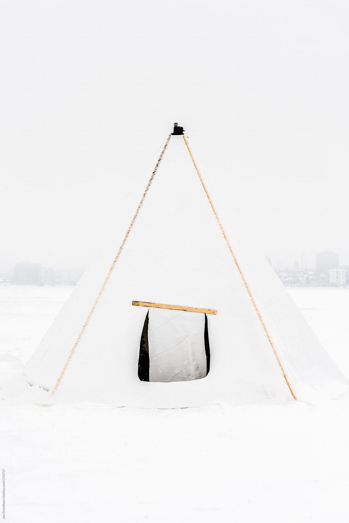 Tipi for ice fishing