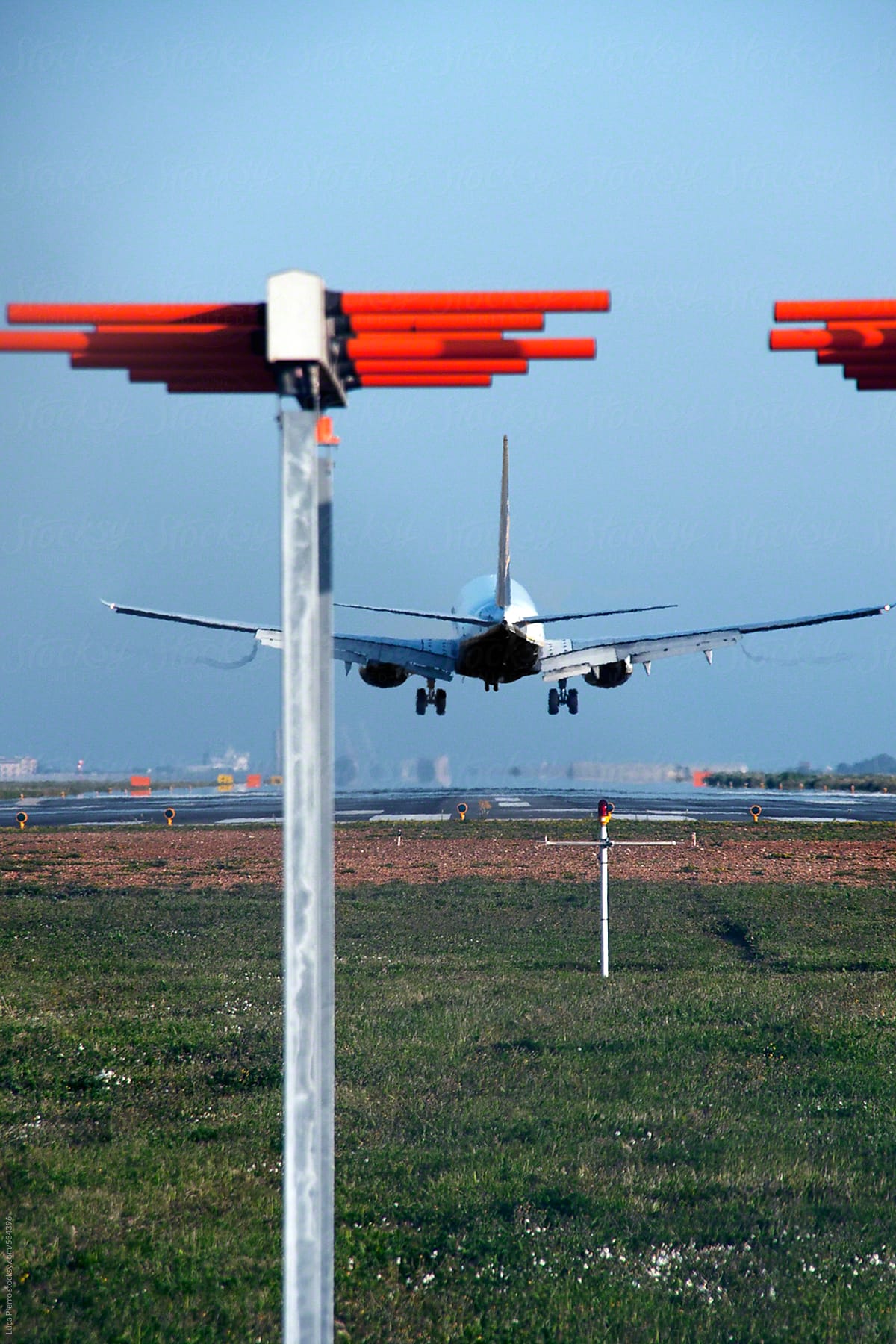 Commercial airplane landing