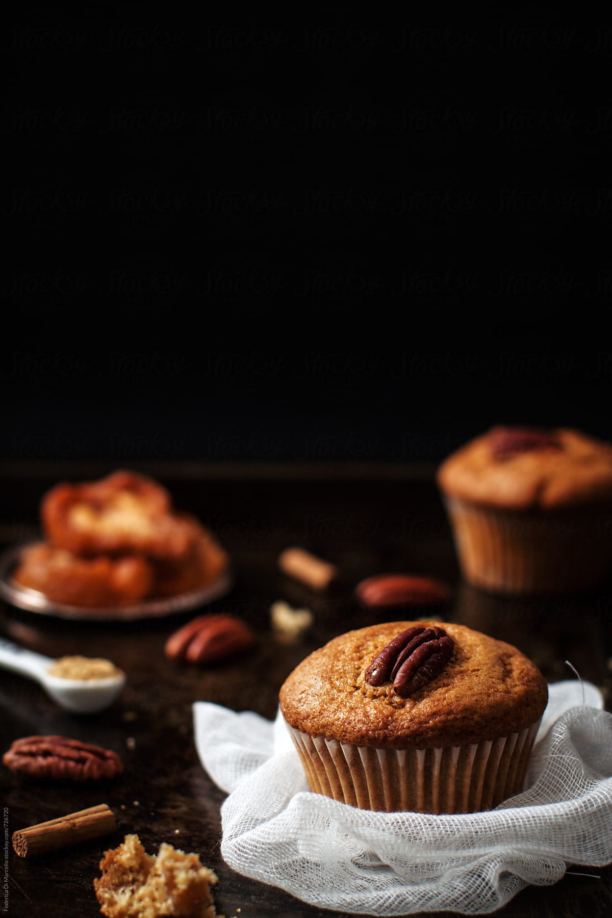 Spiced muffins with pears and pecans