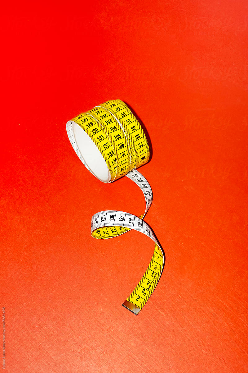 Measurement roll with hard direct flashlight on a coloured background