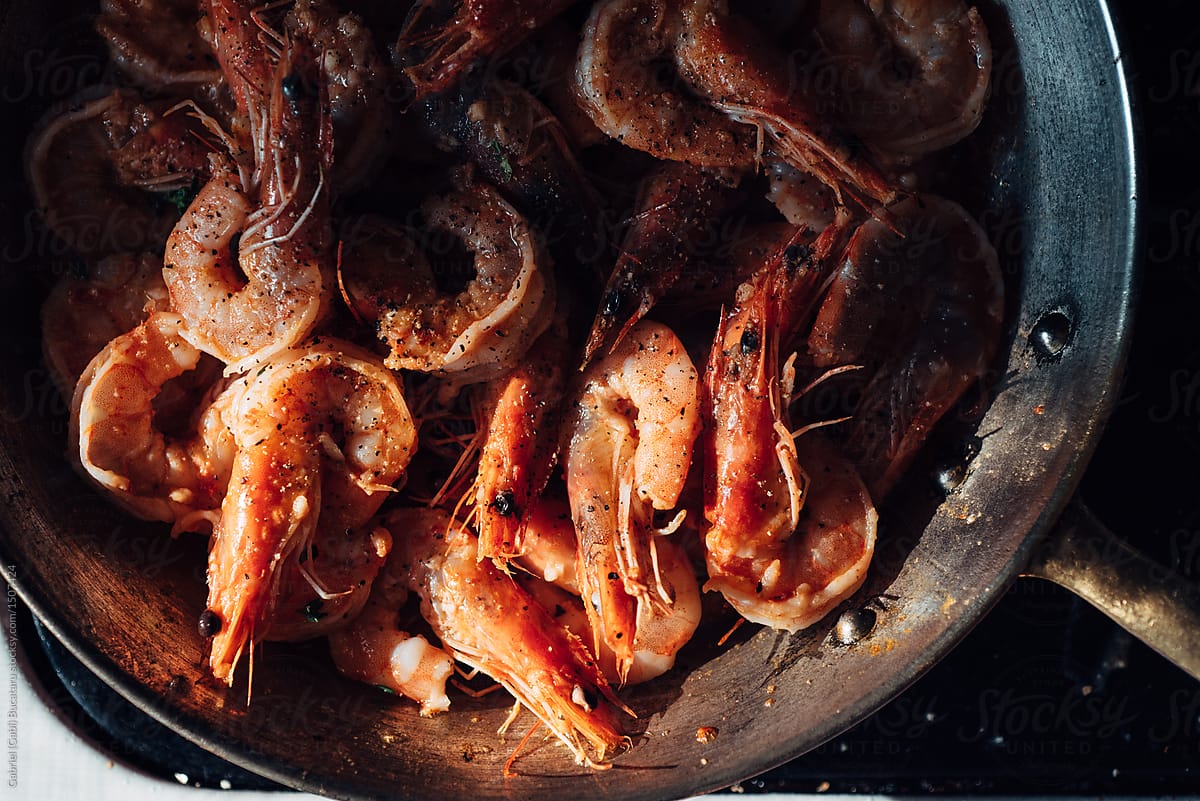Head-on shrimp in a pan from overhead
