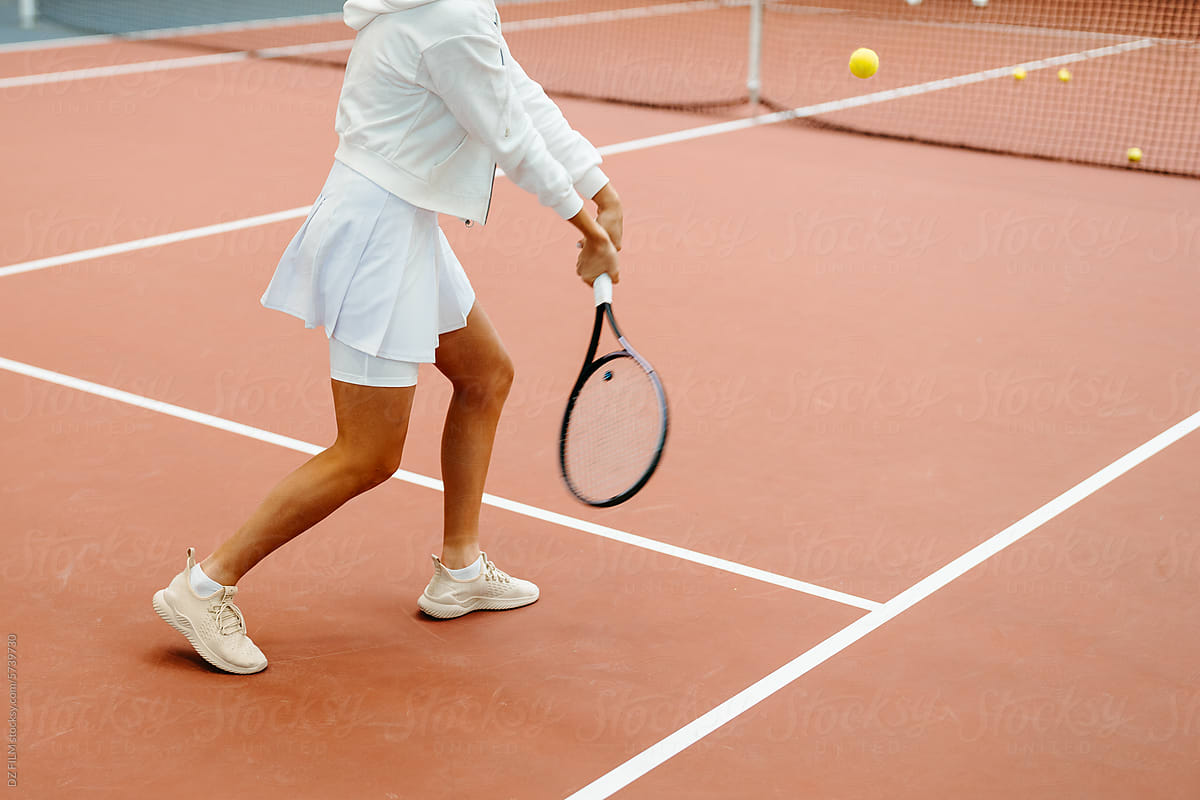 Women\'s legs while playing tennis