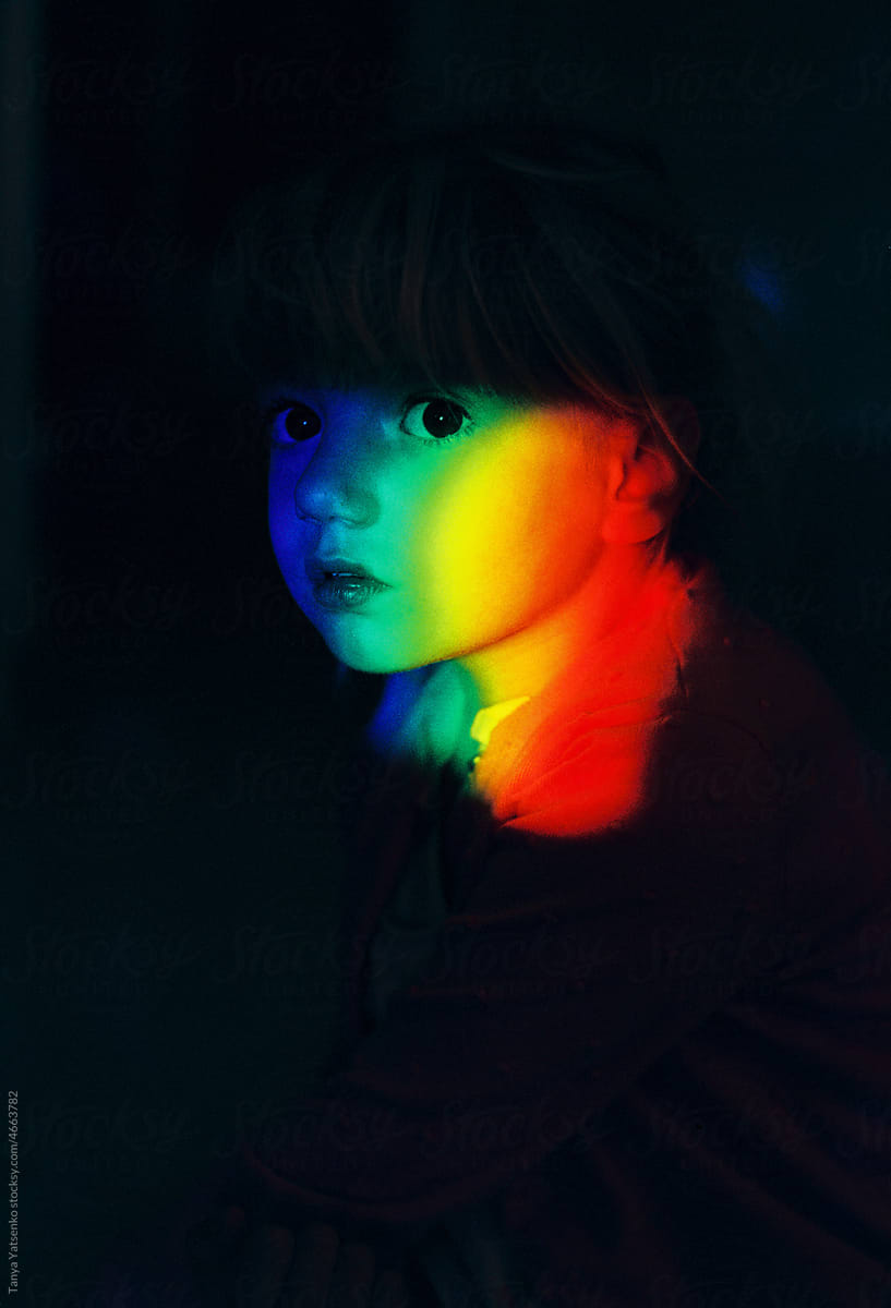 A rainbow on kid\'s face