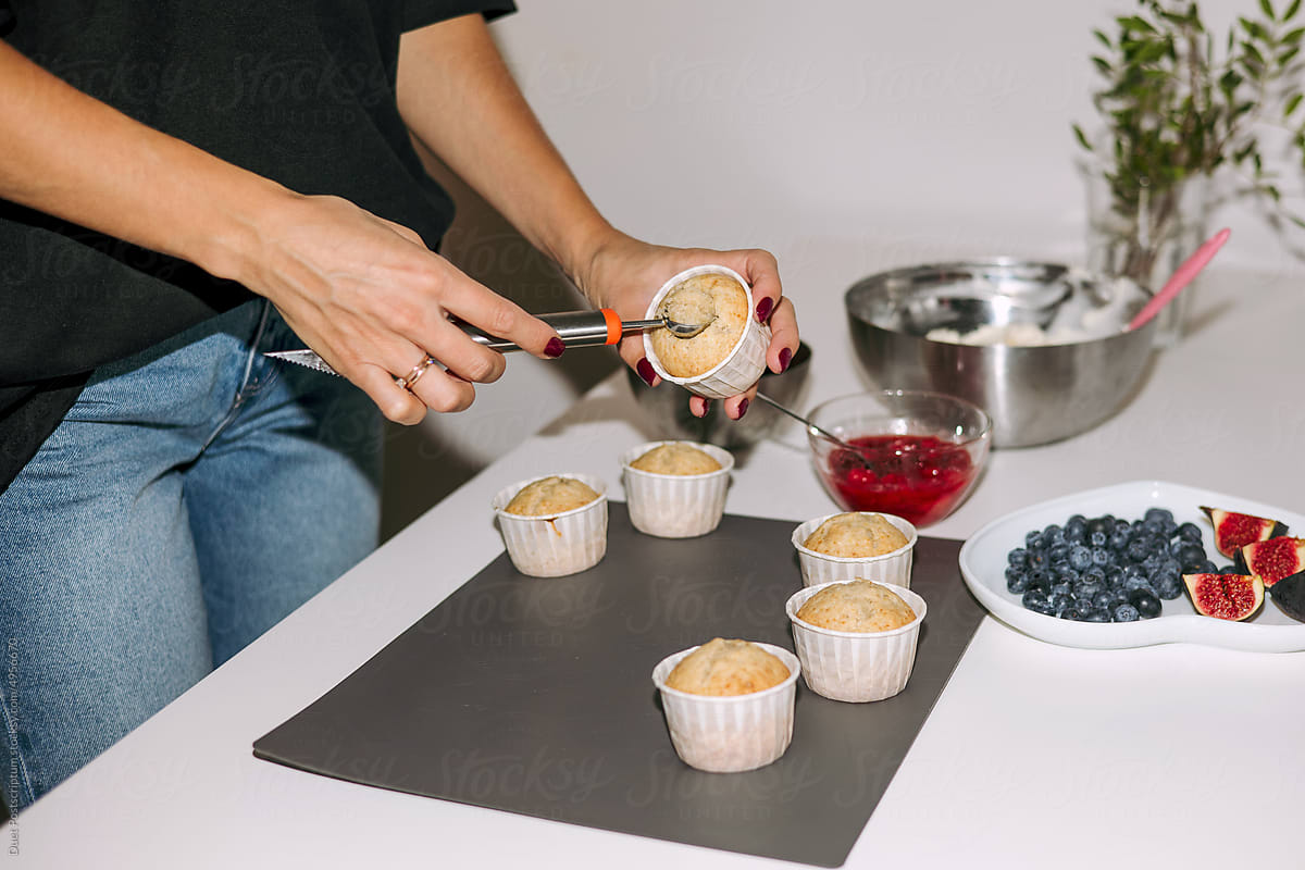 Confectioner amateur prepares cupcakes in the kitchen