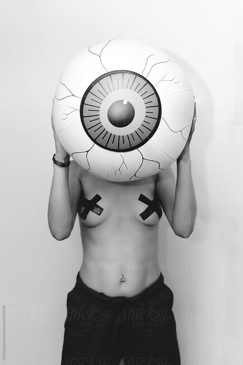 girl with a ball in the form of an eye in the hands