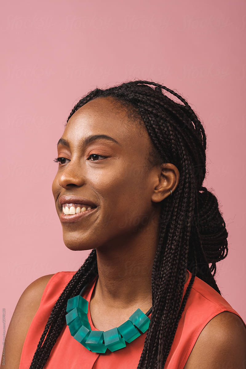 Portrait Of Smiling African American Fashionable Woman Del Colaborador De Stocksy Brkati