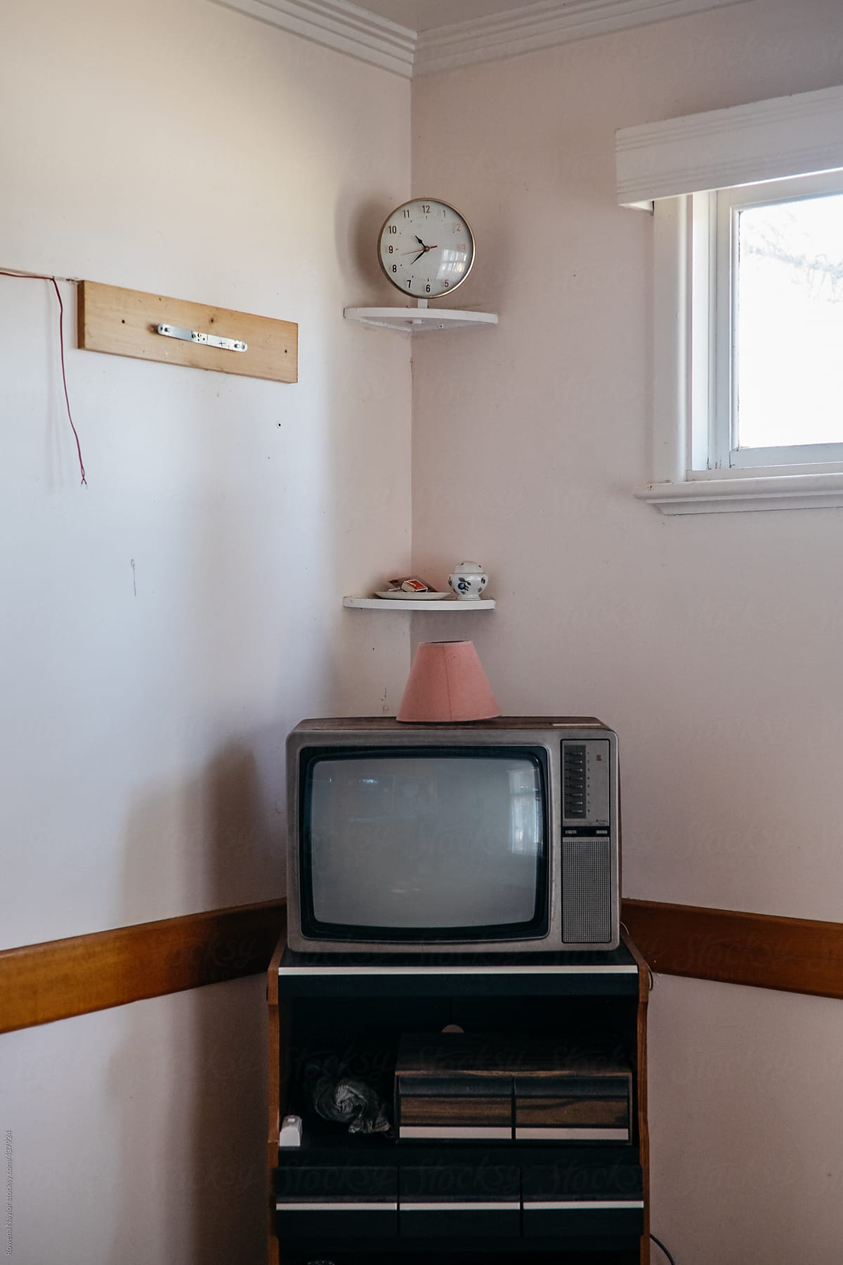 Old Analogue TV and clock