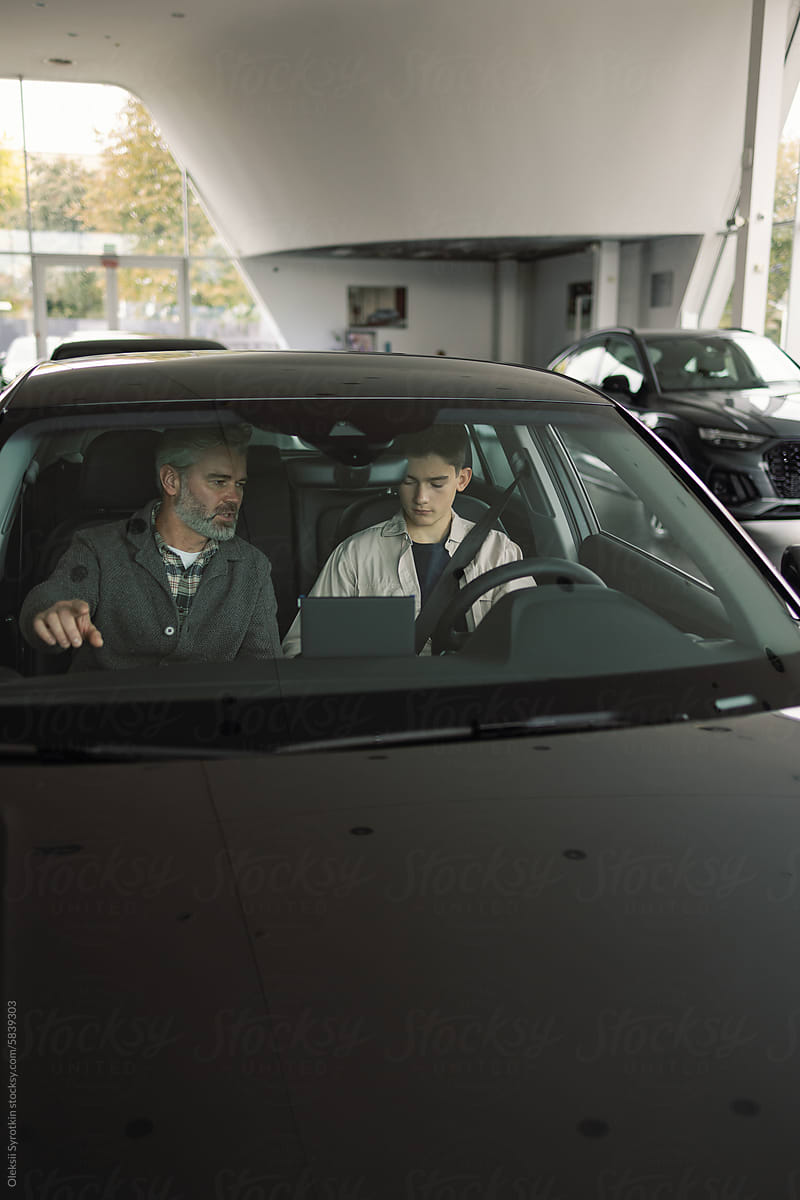Passenger car windshield dashboard characteristic conversation